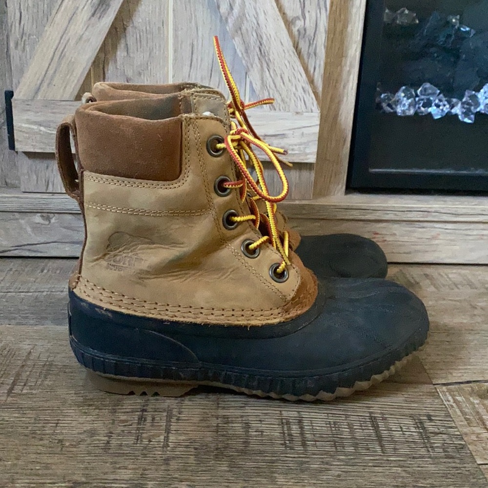 Sorel Cheyanne lace up duck boot Sz 3